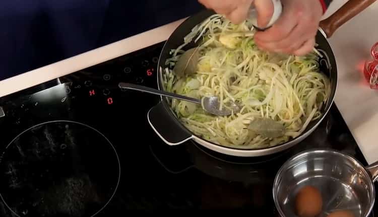 Για να κάνετε γάδο κάτω από τη μαρινάδα, τηγανίστε τα υλικά