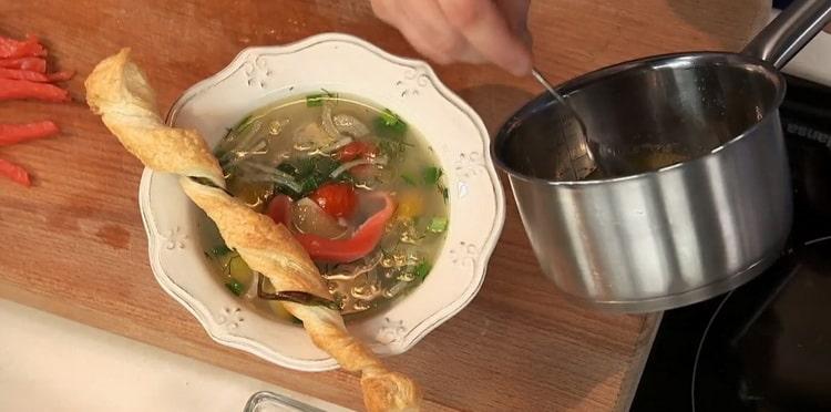 Sterletová polévka s uzeným pstruhem - lahodná a originální rybí polévka