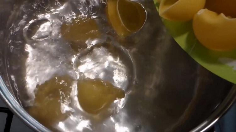 Täytettyjen pastakuorien keittäminen jauhelihalla uunissa valokuvan askel askeleelta-reseptin mukaisesti