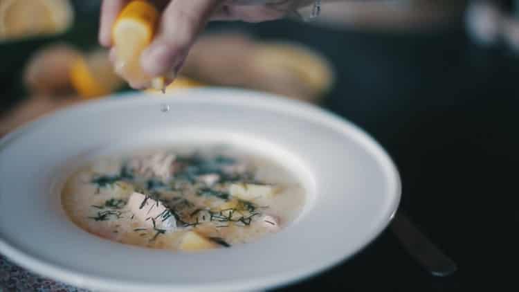 Suomių sriuba su lašiša ir grietinėle paruošta