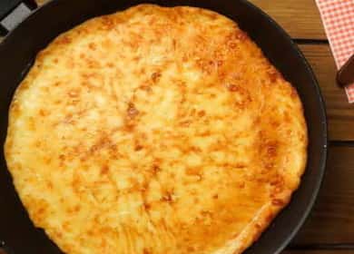 Khachapuri se sýrem: postupný recept na vaření na pánvi