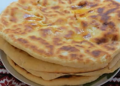 Khachapuri με τυρί cottage και τυρί - πολύ, πολύ νόστιμο