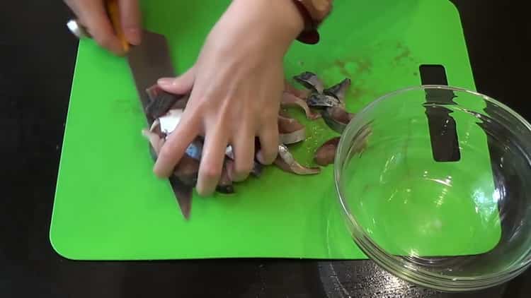Valmista ainesosat makrillikalan hee valmistamiseksi
