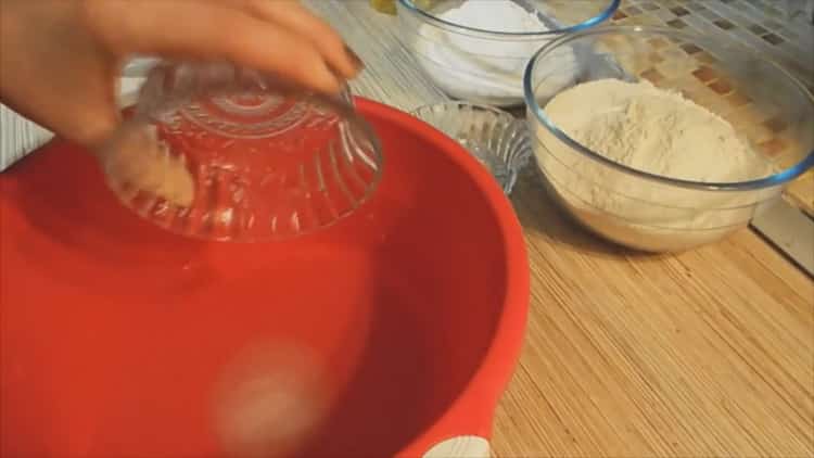 Valmista ainesosat, jotta leipää voi tehdä redmond-hitaassa liesissä