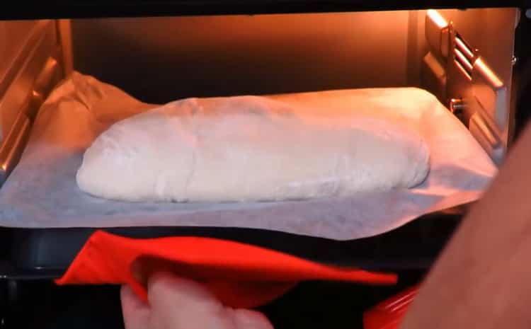Den Ofen vorheizen, um Ciabatta-Brot zuzubereiten