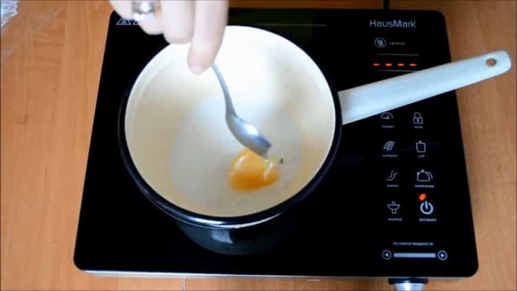 Per preparare il mandarino tartaro, prepara lo sciroppo in tartaro