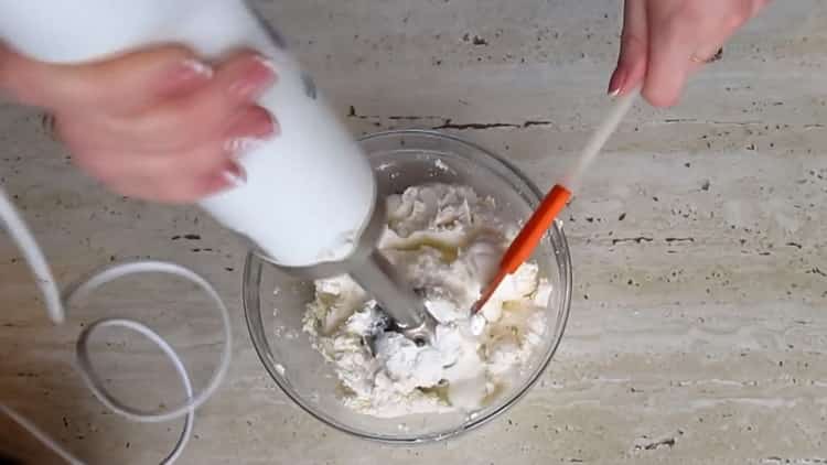 Voit tehdä juustokakun ilman leipomista raejuustolla lyömällä raejuustoa