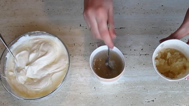 Túrós sütés nélküli sajttorta készítéséhez keverje össze a zselatint és a túrót