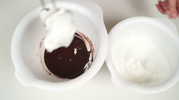 A csokoládé-banán torta kombinálásához kombinálja az összetevőket