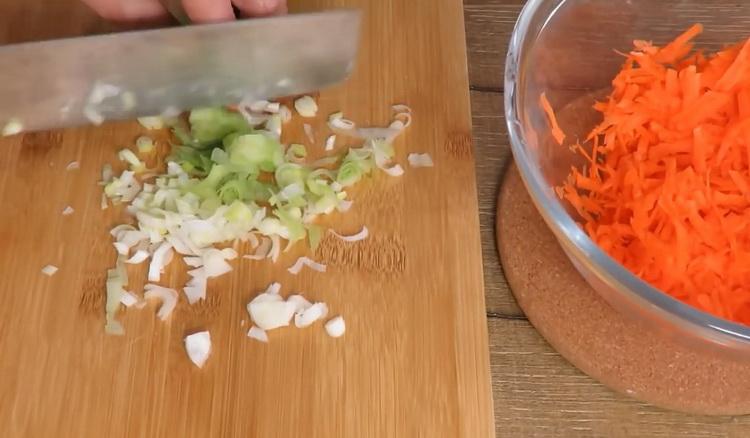 Készítsen húsgombóc rizzsel egy lépésről lépésre, fényképpel készített recept szerint