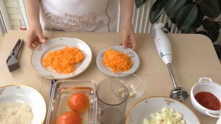За да готвите черен пипер, настържете морковите