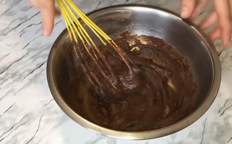 Για να προετοιμάσετε το κέικ, ετοιμάστε τα συστατικά για την κρέμα