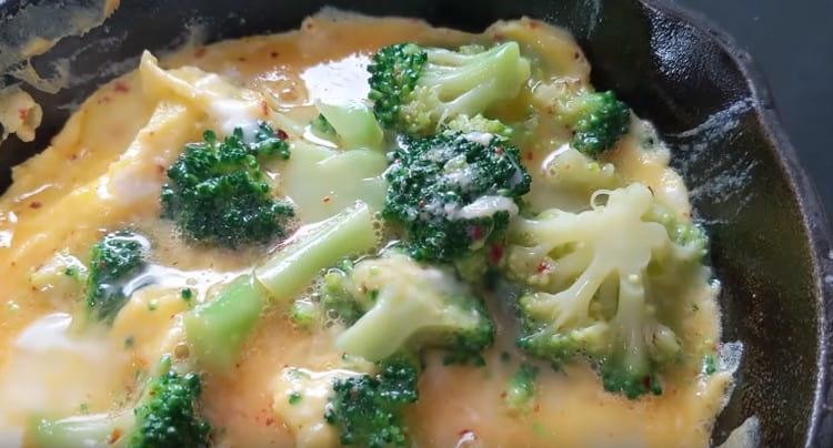 Яйчните броколи са вкусни, питателни и здравословни.