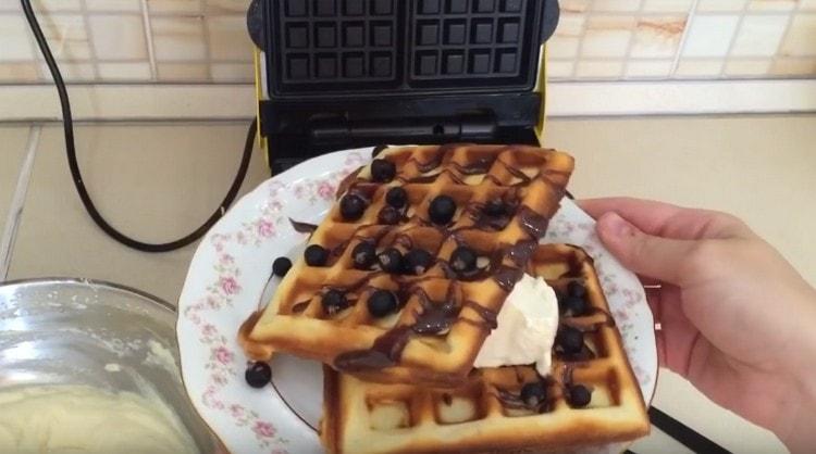 Come puoi vedere, non è affatto difficile realizzare waffle viennesi secondo questa ricetta per un waffle elettrico.