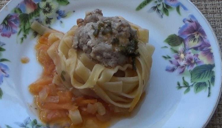 Jauhetun lihan pastasta tehdyt pesät ovat erittäin maukkaita ja näyttävät myös kauniilta.