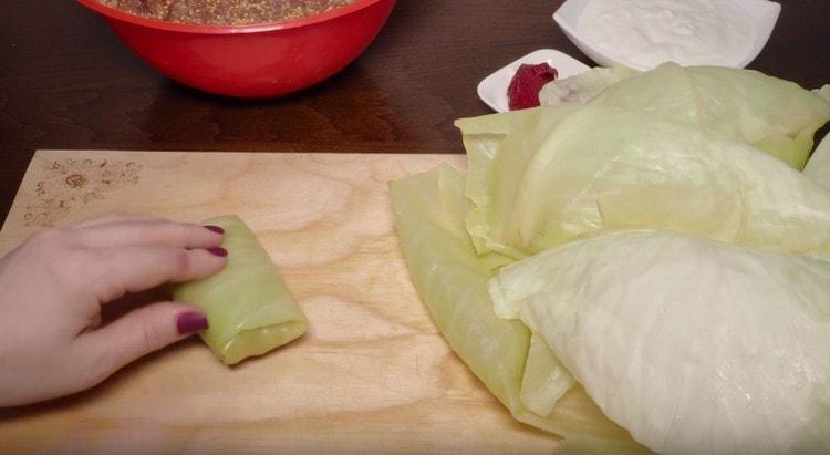 Τυλίξτε ρολά λάχανο.
