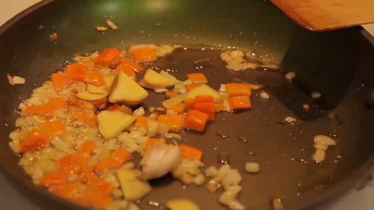 Smažená zelenina na krevetovou rýži