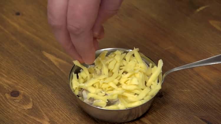 Vařit, nastrouhejte sýr