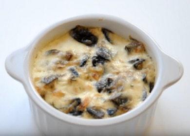 Vaření chutné julienne: klasický recept s houbami a zakysanou smetanou.