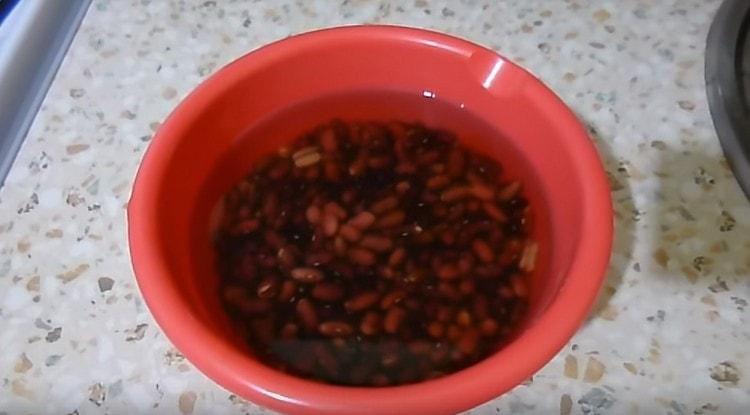 Je vhodné předzásobit červenými fazolemi přes noc.