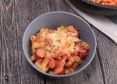 Pasta mit Würstchen kochen: ein interessantes Rezept mit Schritt für Schritt Fotos und Videos.