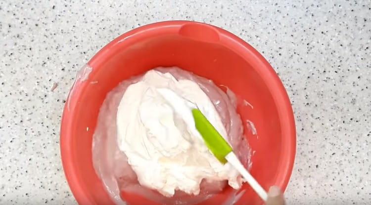Mescolare la crema con crema di lamponi crema pasticcera