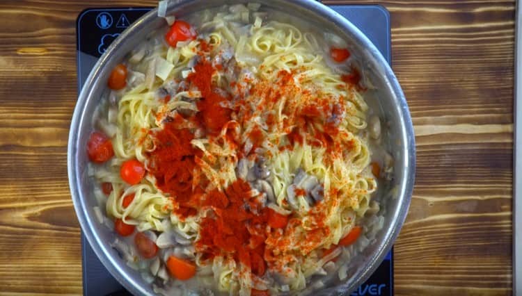 Cospargere il piatto con paprika affumicata.