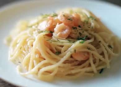 Krevety pasta v česnekové smetaně podle receptu krok za krokem s fotografií