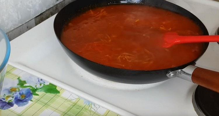 Portare a ebollizione la salsa e spegnerla.