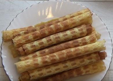 Ang pinaka-masarap na manipis na waffle recipe: mga sunud-sunod na mga larawan at video.