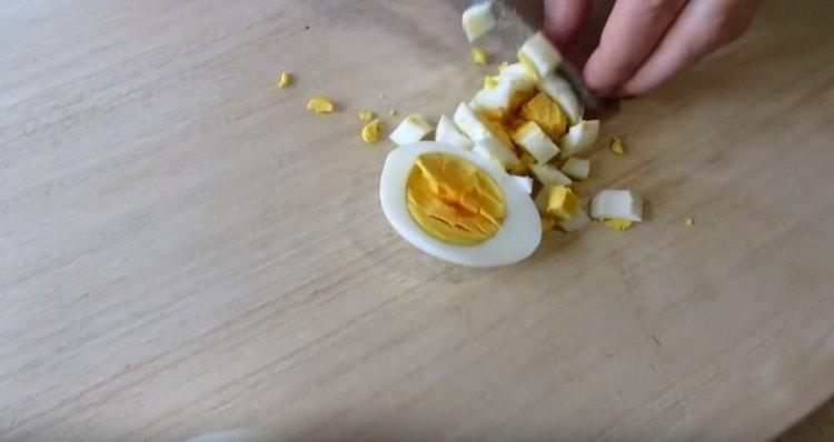 Твърдо сварени твърдо сварени яйца.