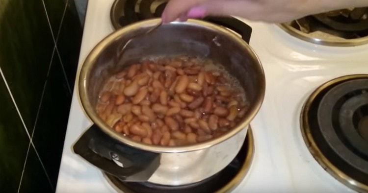 Sinusubukan namin ang beans para sa pagiging handa.