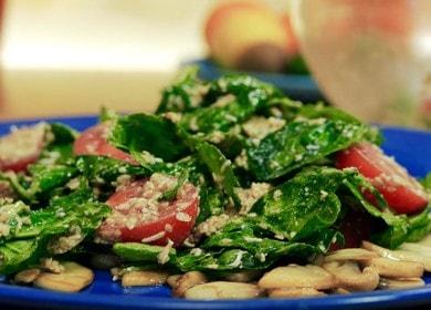 Ang salad na may spinach, kamatis at sarsa dressing 🥗