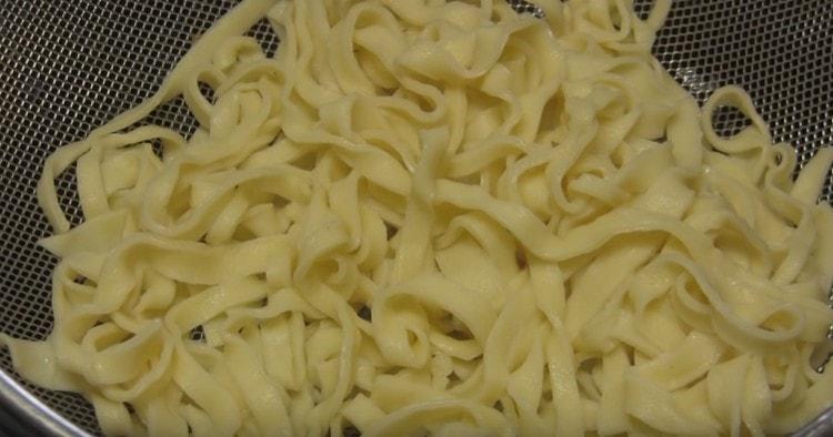 Tulad ng nakikita mo. ang homemade noodle dough ay nagbibigay ng isang mahusay na resulta ..