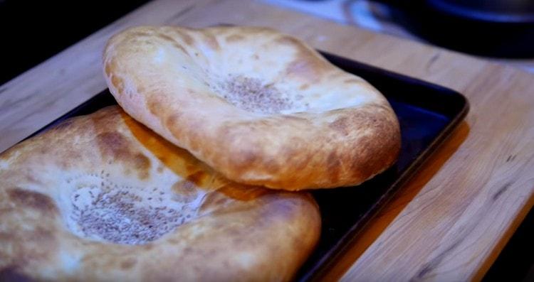 التورتيا الأوزبكية هي بديل ممتاز للخبز.