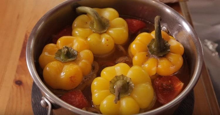 Τώρα γνωρίζετε μια υπέροχη συνταγή για να μαγειρέψετε γεμιστές πιπεριές με έναν νέο τρόπο.