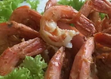 Πώς να μαγειρέψετε γαρίδες της Αργεντινής σε σάλτσα σκόρδου 🍤