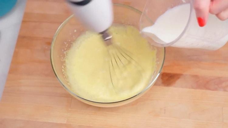 Adjon hozzá tejet puding készítéséhez