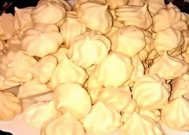 Paano malaman kung paano lutuin ang masarap na meringues sa oven ayon sa klasikong recipe 🍦