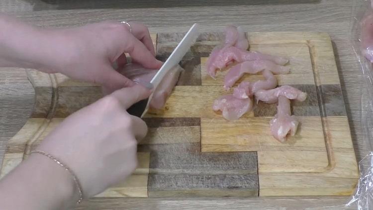 Μαγειρεύοντας κοτόπουλο στήθος Stroganoff