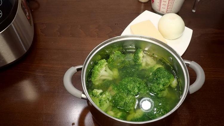 Preparare gli ingredienti per i broccoli