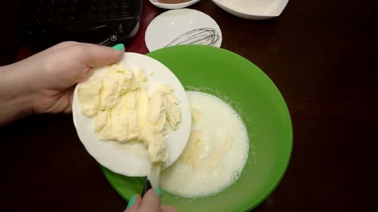 Chcete-li připravit vafle, připravte máslo