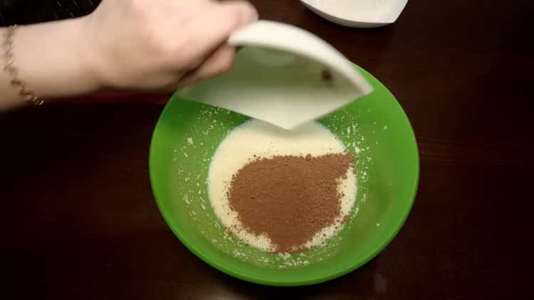 Prepara il cacao per preparare i waffle