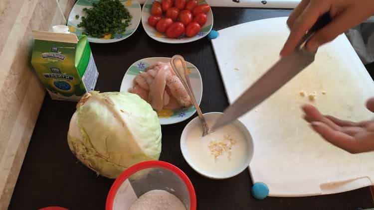 Shawarma elkészítéséhez készítse el a mártást