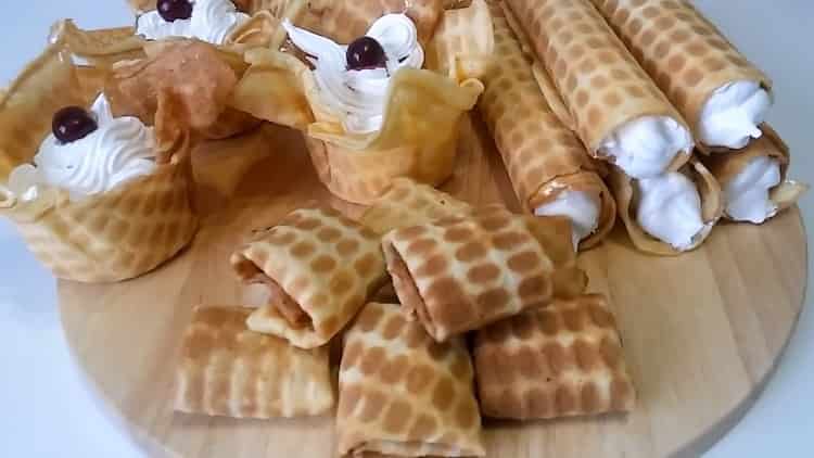 Mga waffles ng gawang bahay: isang recipe ng hakbang-hakbang na may mga larawan