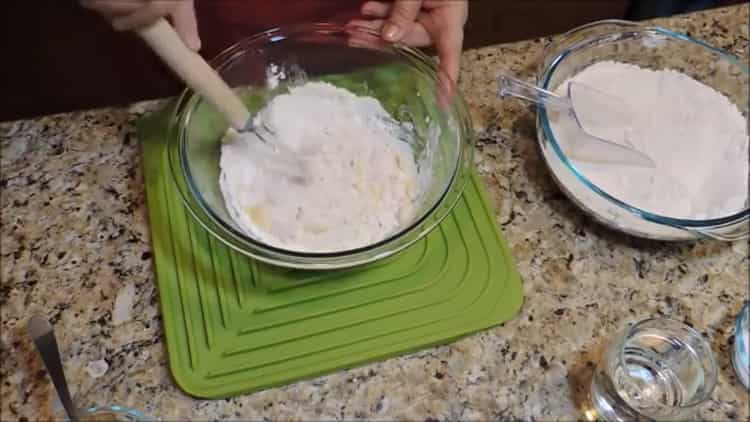 Per preparare i noodles fatti in casa, prepara gli ingredienti