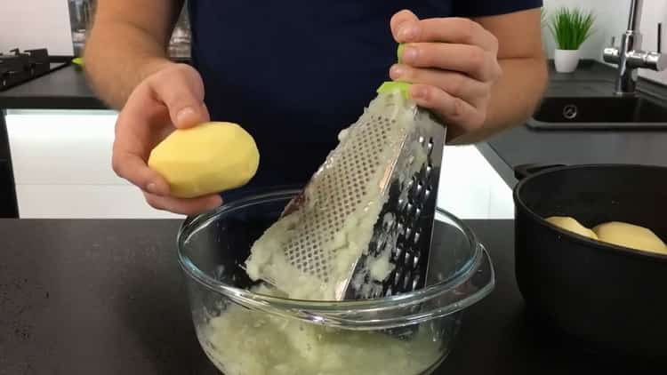 Vaření bramboráčků bez mouky