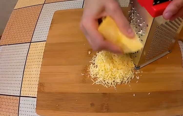 За направата на жулиен настържете сирене