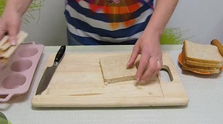 Norėdami gaminti julienne, supjaustykite duoną