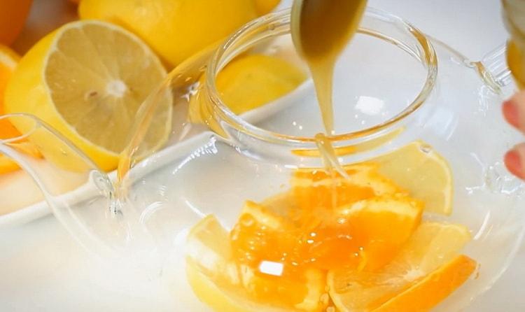 Προσθέστε μέλι για να φτιάξετε τσάι